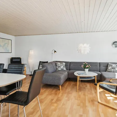 Dom wakacyjny Lovely In With Wifi